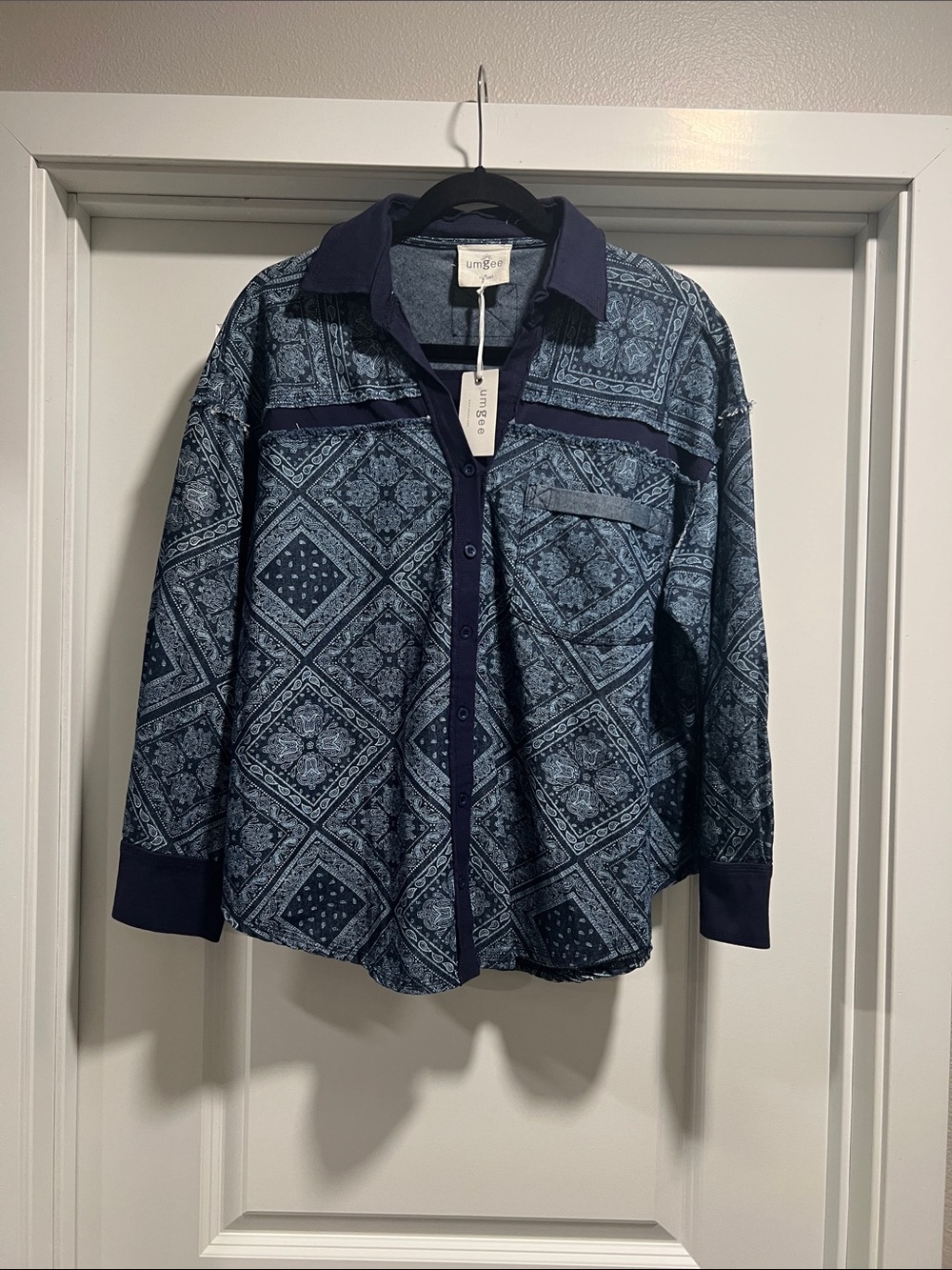 Umgee Women’s Paisley Print Button Down Denim Shacket in Dark Blue Size S NWT